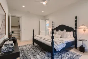 Stunning home - walk to square & heated pool - Image 3