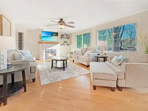 Vineyard View Retreat - Waterfront Cottage - Image 3