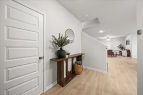 Luxurious 4 Bed Duplex Getaway! - Image 2