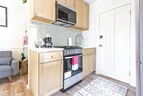 Colorful Modern Hideaway In Downtown Woodstock - Image 4