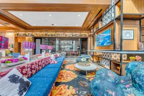 Luxury Apt w/ Rooftop Pool, Hot Tub & Skyline View - Image 3