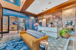 Luxury Apt w/ Rooftop Pool, Hot Tub & Skyline View - Image 4