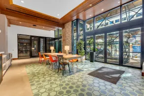 Luxury Apt w/ Rooftop Pool, Hot Tub & Skyline View - Image 5