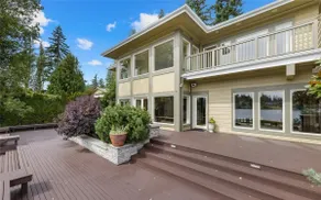 Luxury House with Lake Access - Image 2