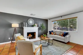 Cozy Spacious 4/2 Home Nice Backyard Santa Clarita - Image 4
