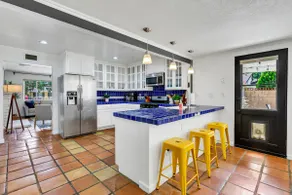 Cozy Spacious 4/2 Home Nice Backyard Santa Clarita - Image 5