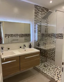 House with a private pool - Image 2