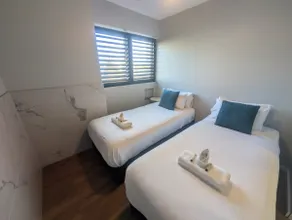 Hea402 Deluxe Two Bedroom - Image 3