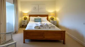 Sams Cottage with Loch Tay Vistas and Hot Tub - Image 4