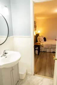 3 Bedroom Unit-Central Location - Image 5