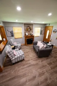The Red Door Cabin - Image 3