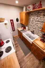 The Red Door Cabin - Image 5