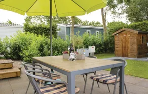 Neat 6 person chalet near the coast - Image 4