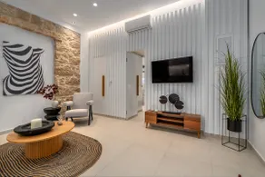 'Green & Blue' Castella Luxury Suites - Image 5