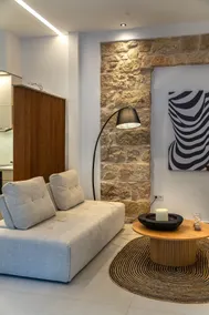 'Green & Blue' Castella Luxury Suites - Image 4