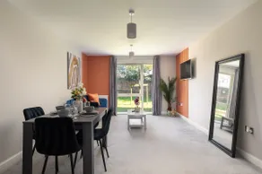 Perfect for Silverstone - Stylish 2BR - Free Parking - Image 5
