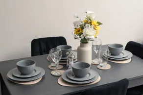 Perfect for Silverstone - Stylish 2BR - Free Parking - Image 3