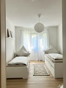 Designer apartment by the castle for up to 6 people - Image 3