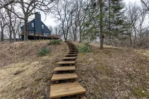 Lakefront cabin in the woods. - Image 3