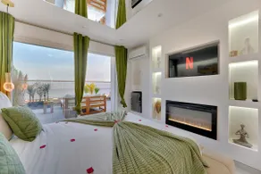 The Dolce Vita / Jacuzzi - Image 3