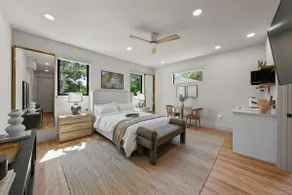Great For Couples + Work Trips • Central • PetsOK - Image 4