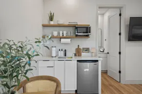 Great For Couples + Work Trips • Central • PetsOK - Image 3