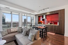Across Rogers Centre, CNT, 1 Free Parking,5 Sleep - Image 3