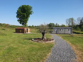 Beautiful rental facing the pond. - Image 3