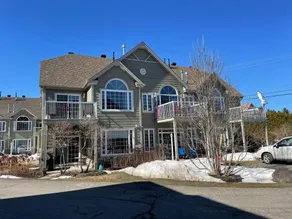 Slopeside Condo · Saint-Sauveur · Pool & A/C - Image 3