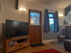 Secluded Lodge with private garden & new Hot Tub - Image 3