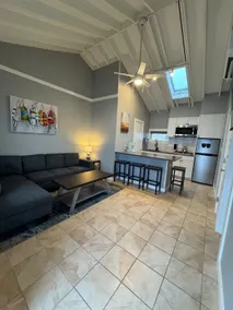 Newly Renovated Beach Bungalow w/Parking - Image 5