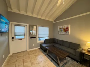 Newly Renovated Beach Bungalow w/Parking - Image 4