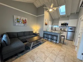 Newly Renovated Beach Bungalow w/Parking - Image 2