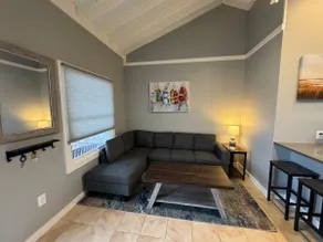 Newly Renovated Beach Bungalow w/Parking - Image 3