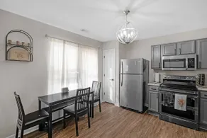 Pet friendly family home near Uptown&WWC | no fees - Image 5