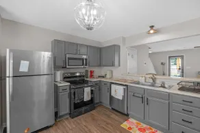 Pet friendly family home near Uptown&WWC | no fees - Image 4