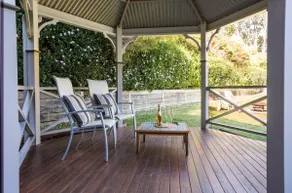 Romantic & Cosy Couples’ Retreat - Image 3