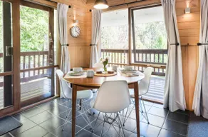 Romantic & Cosy Couples’ Retreat - Image 5