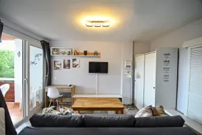 Serene Lakeview Retreat - Image 3