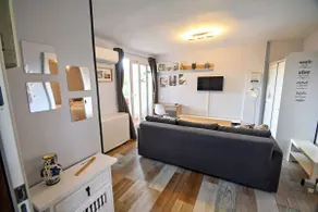 Serene Lakeview Retreat - Image 4