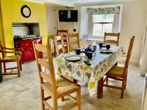Primrose Hill Farmhouse - Image 3