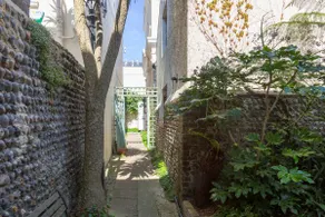 Stylish fairytale seaside cottage - Image 3