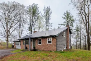 Pineview Lodge – Big Living Room + Built-in Bar - Image 2