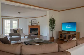 Tranquil 4-BDR Escape | 2King Beds + Free Parking* - Image 3