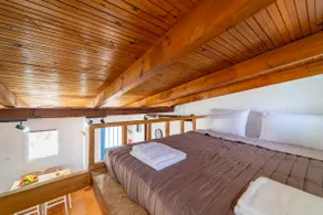 Charming Loft with Lovely Yard - Image 2