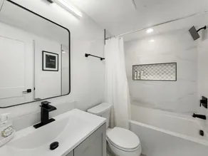 Modern Brookland Penthouse w/ Amenities & Services - Image 5
