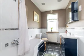 Central 2 BR Cosy House - Image 3