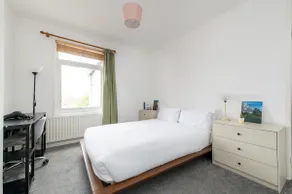 Central 2 BR Cosy House - Image 5