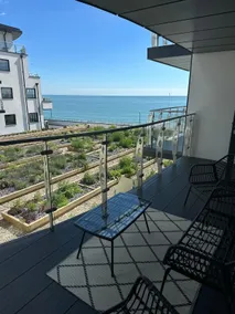 Harbour view-Sleeps 4-Sea View-Parking-Balcony - Image 3