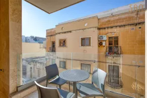 Feel at Home in Mellieha with Rooftop Pool & Views - Image 5